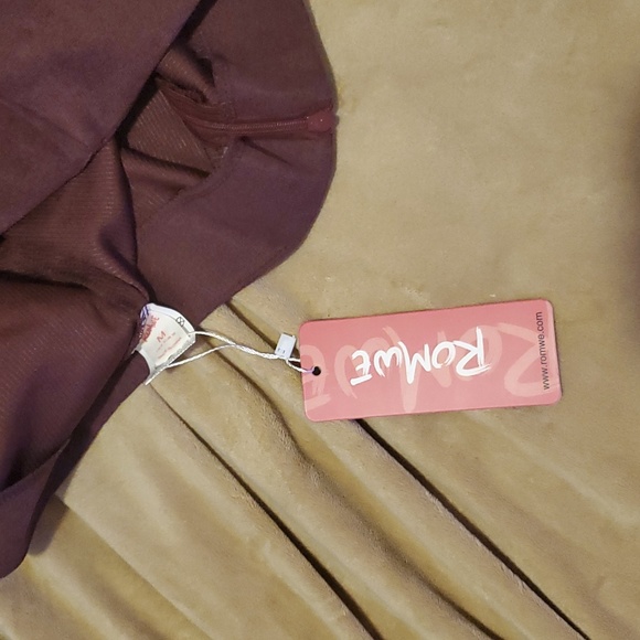 Romwe maroon mini skirt belt - Picture 3 of 5